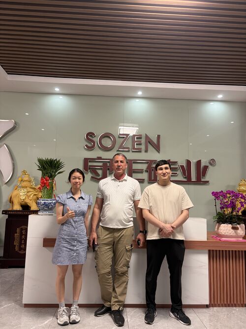 Welcome Foreign Clients to Visit Our Factory