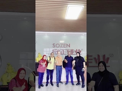 Des clients d'Afrique du Sud sont venus inspecter l'usine.